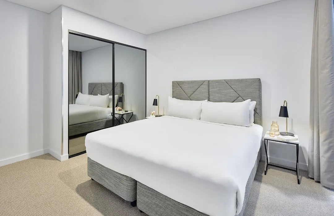 Meriton Suites Canberra-1